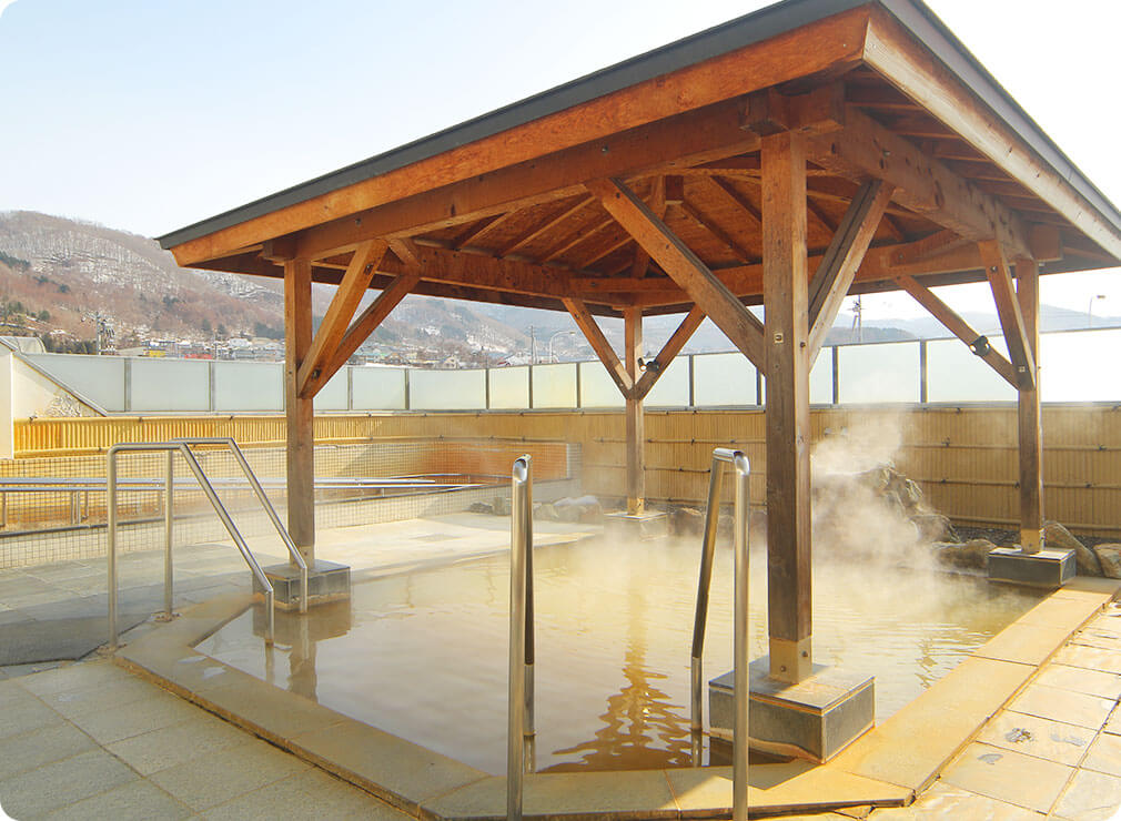 噴火湾を眺めながら天然温泉を楽しむ